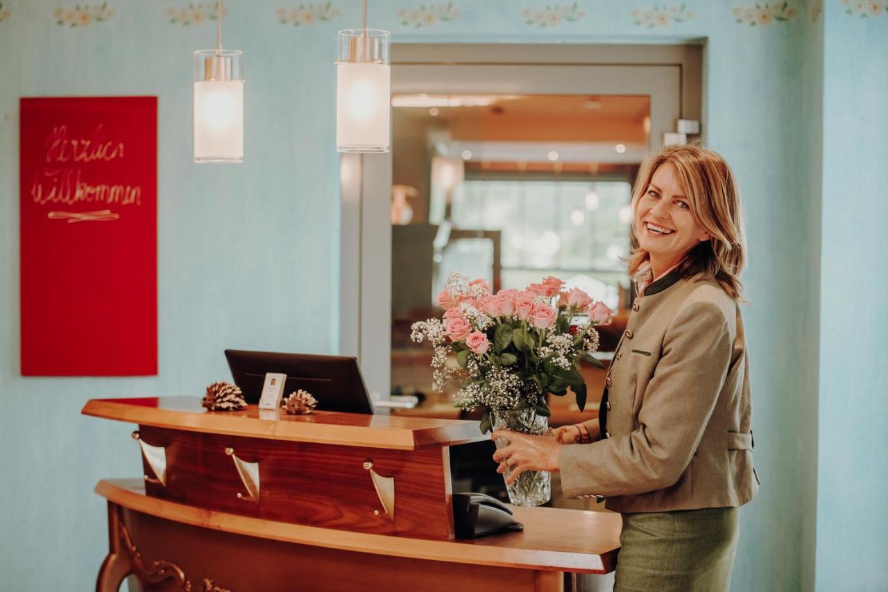 Hotel Bruecklwirt Niklasdorf Bagian luar foto