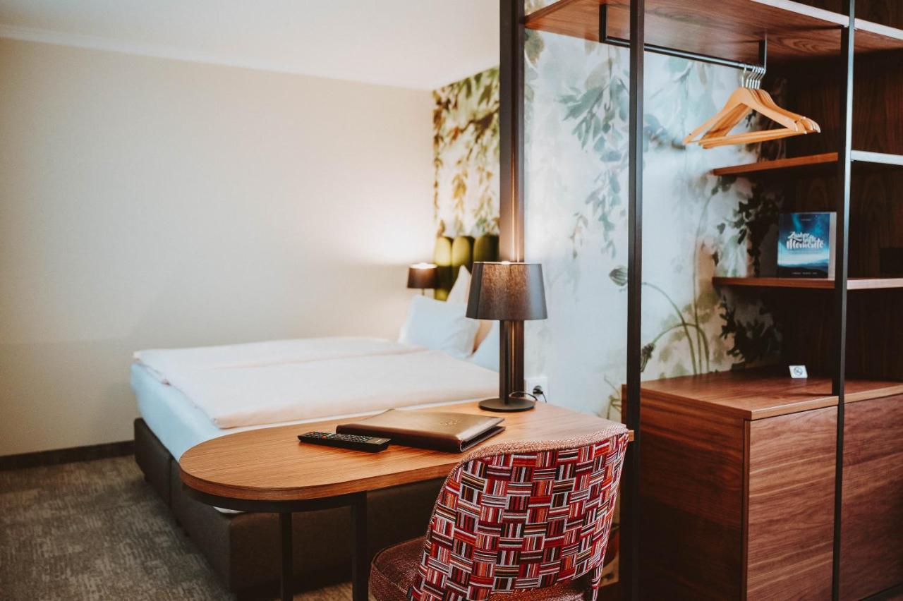 Hotel Bruecklwirt Niklasdorf Bagian luar foto