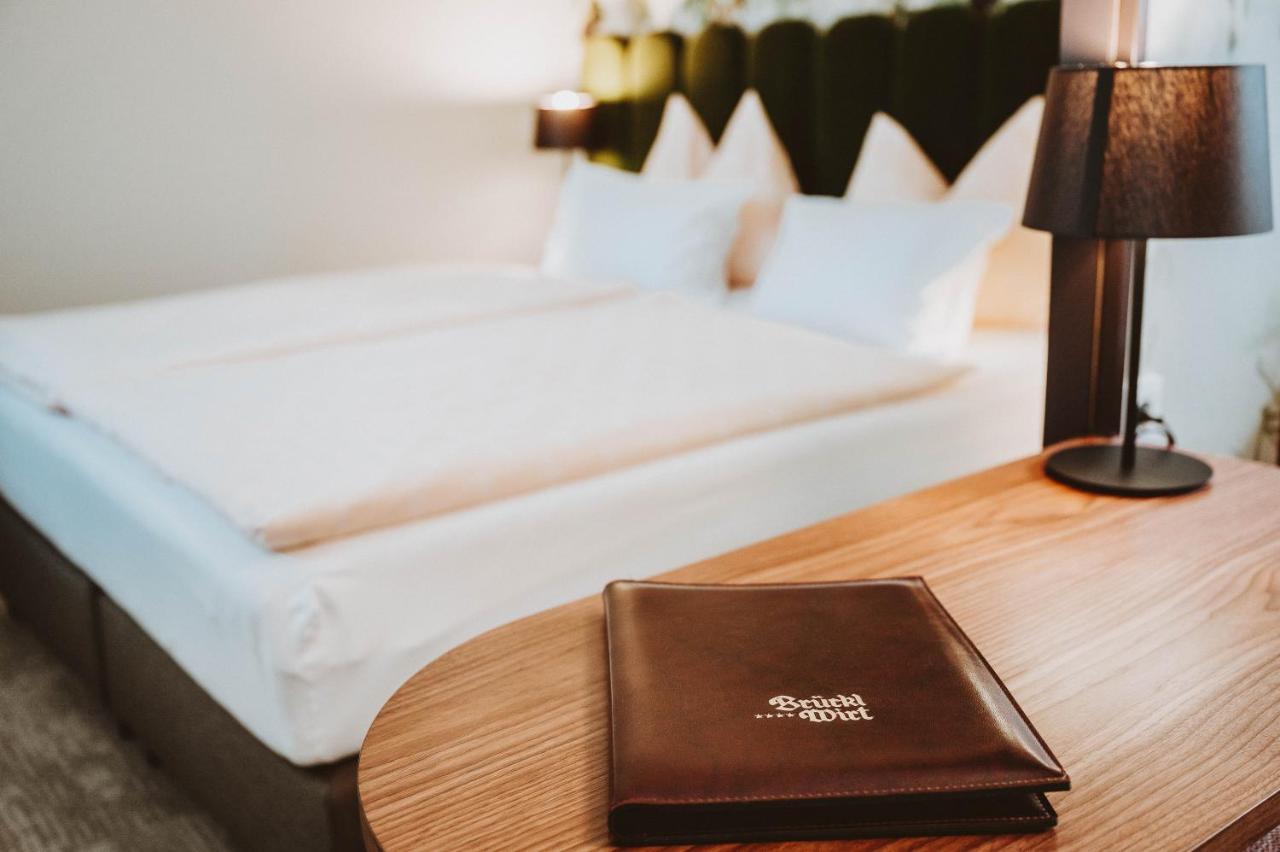 Hotel Bruecklwirt Niklasdorf Bagian luar foto