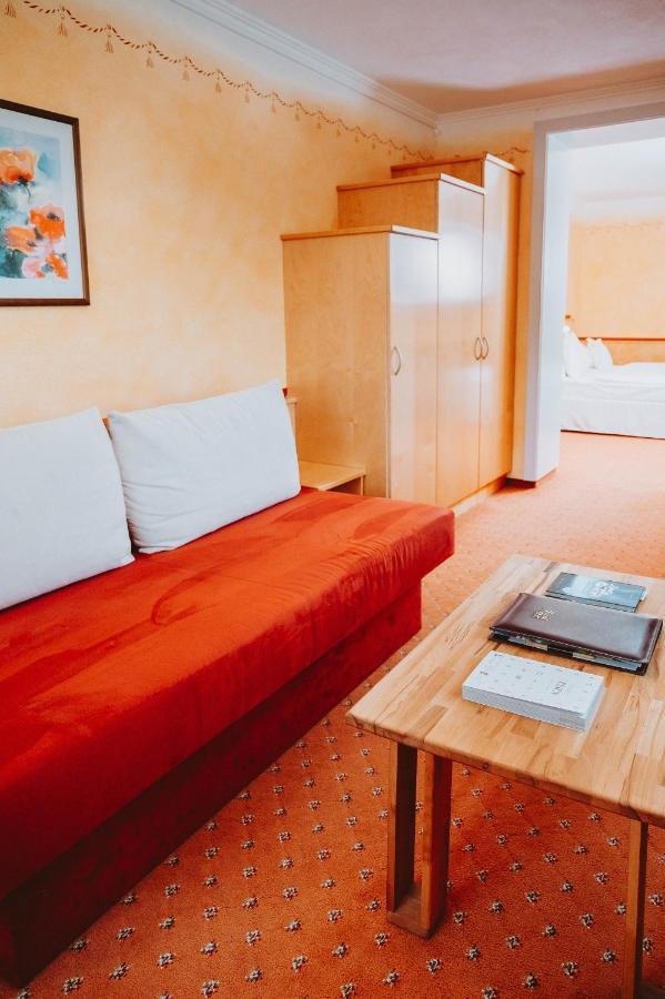Hotel Bruecklwirt Niklasdorf Bagian luar foto