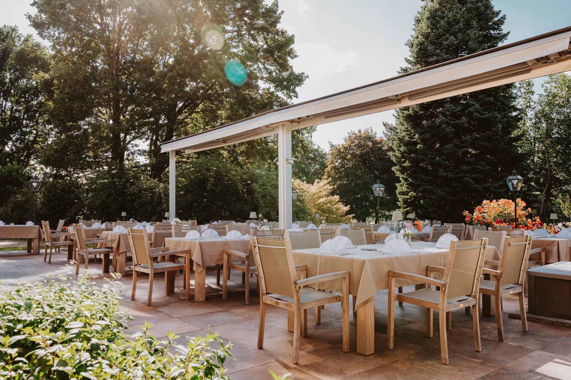 Hotel Bruecklwirt Niklasdorf Bagian luar foto