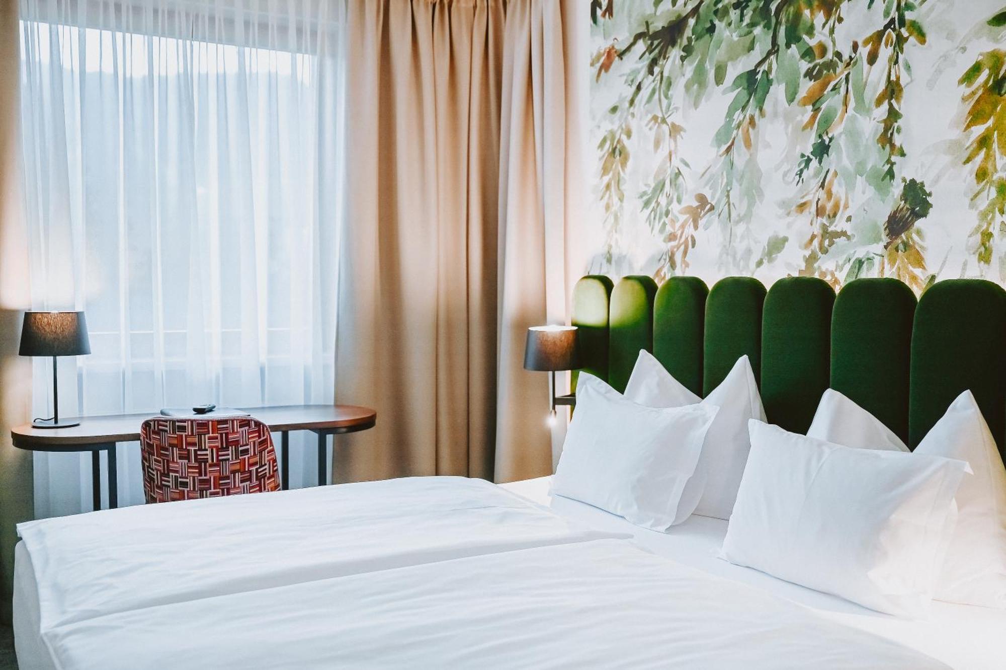 Hotel Bruecklwirt Niklasdorf Bagian luar foto