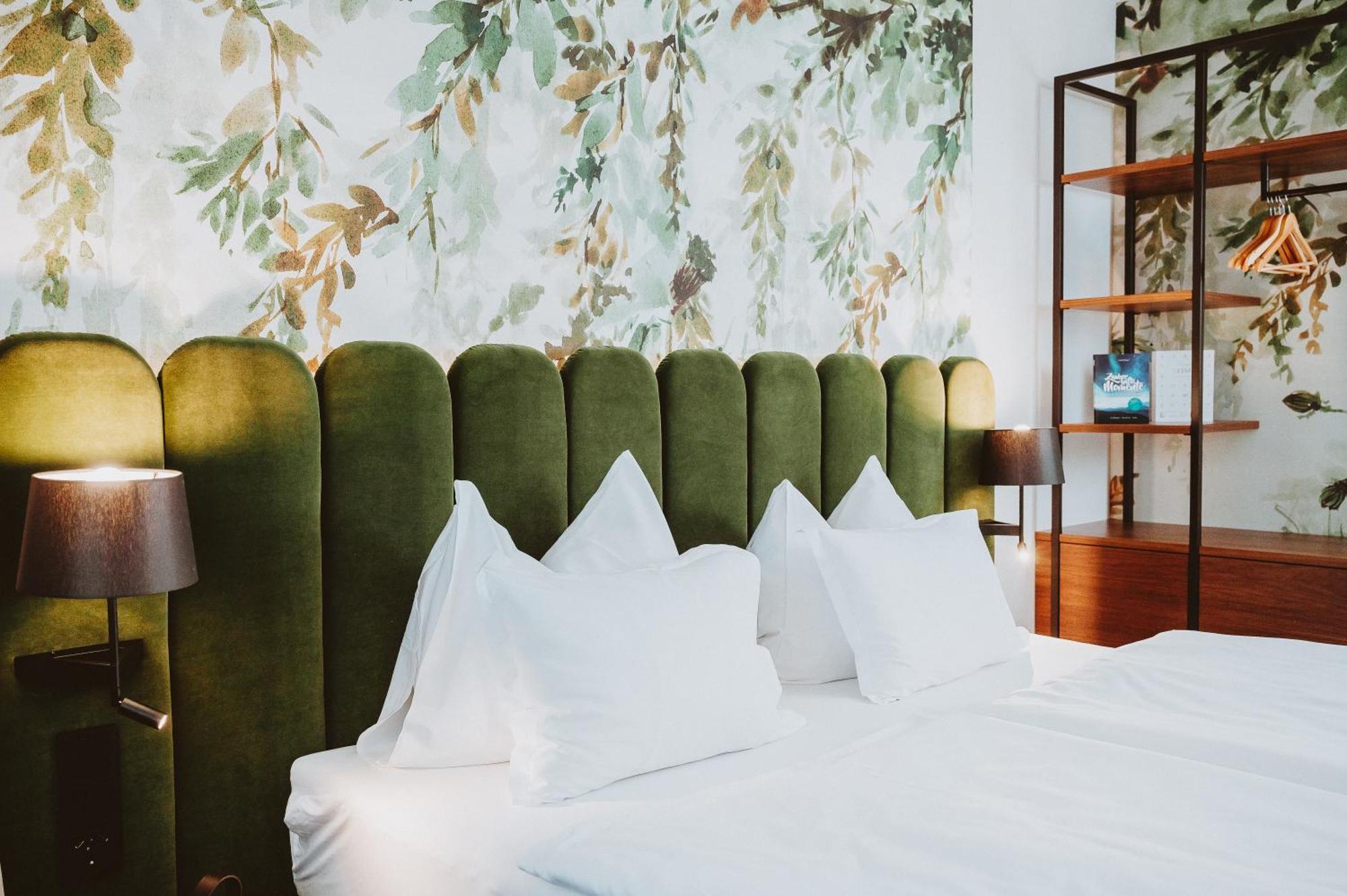 Hotel Bruecklwirt Niklasdorf Bagian luar foto