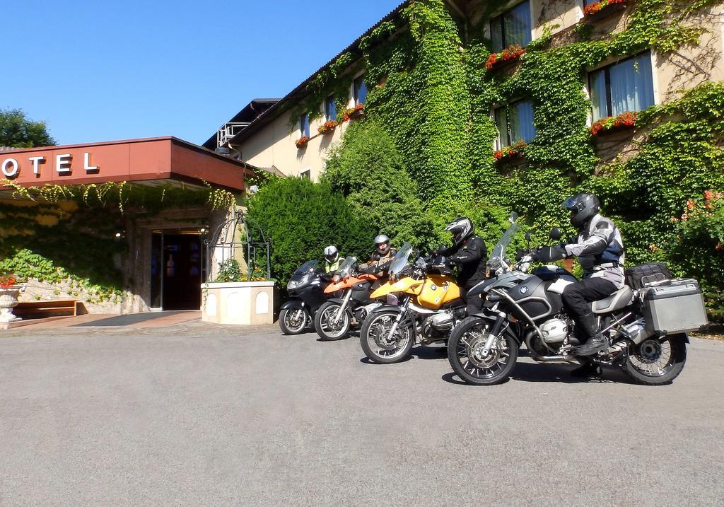 Hotel Bruecklwirt Niklasdorf Bagian luar foto